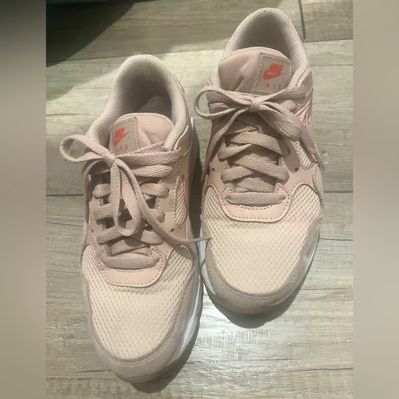 Nike women’s - Picture 1 of 5